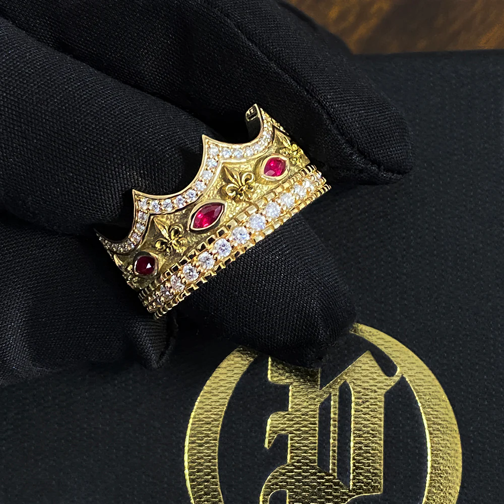 Majesty, Gold Crown Ring with diamonds and rubies - Image 3