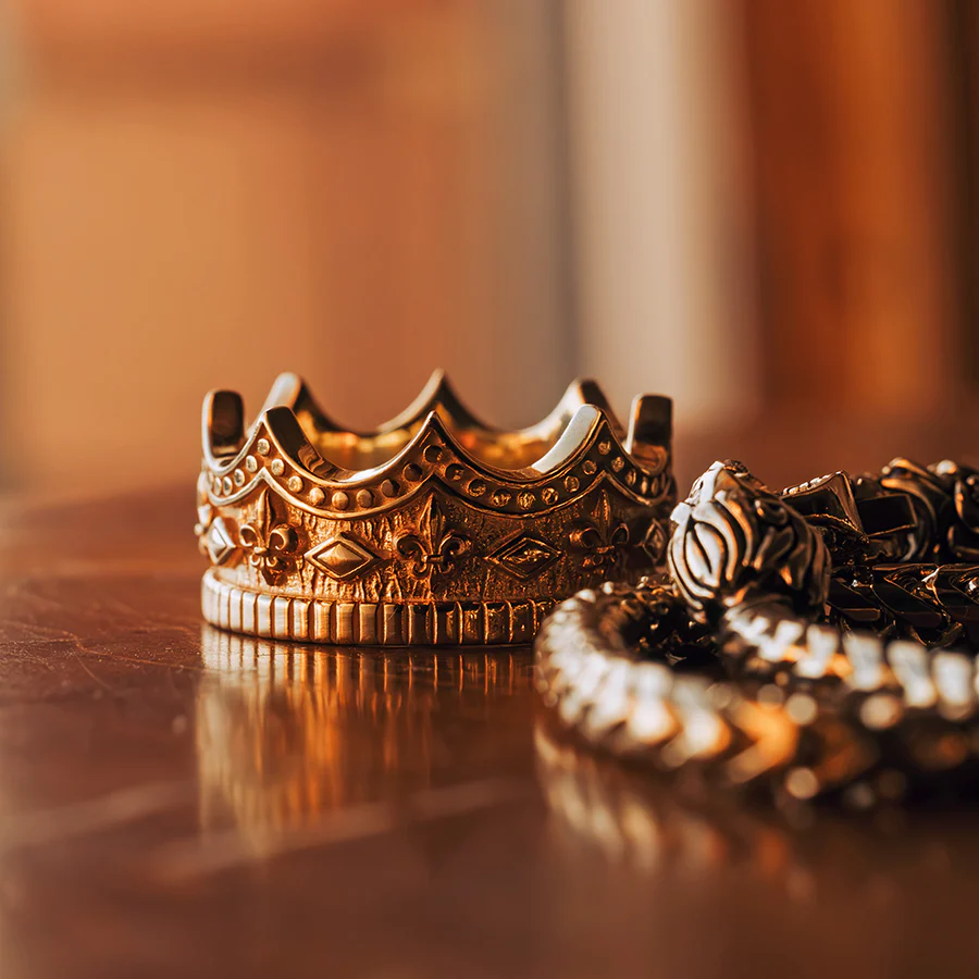 Majesty, Gold Crown Ring - Image 4